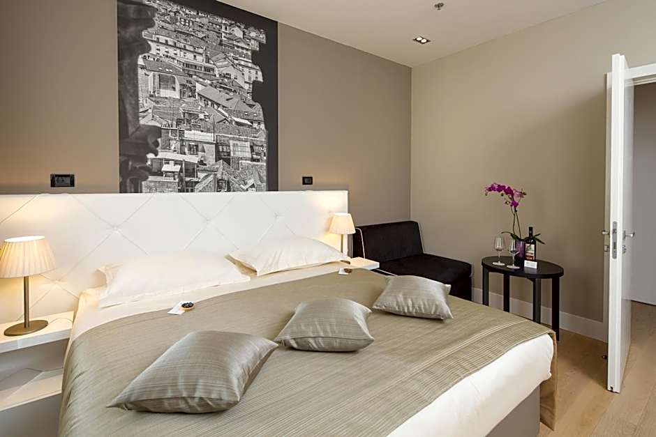 Photo 1 of 7 of Premium Suite
