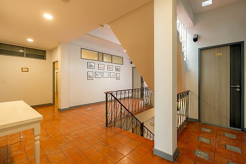 Ratchadamnoen Residence by ZUZU