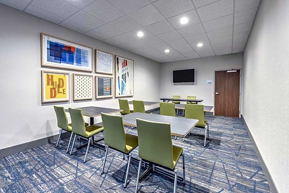 Holiday Inn Express & Suites Moore By IHG