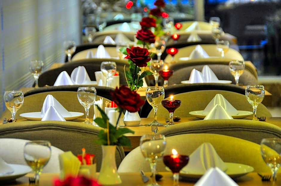 Golden Deluxe Hotel