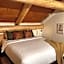 Golden Cabin - Hot Tub - Games Barn - Theatre