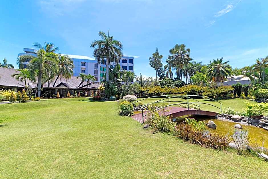 The Ritz Hotel at Garden Oases (Multiple-Use Hotel)