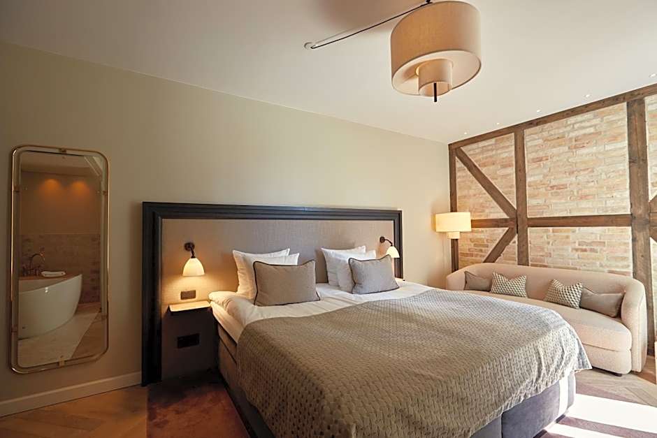Ascot Hotel