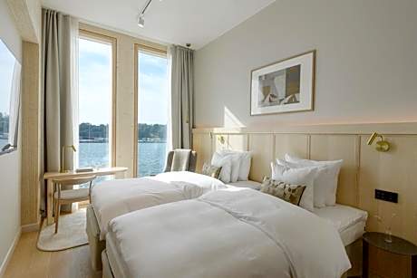 Deluxe Twin Room with Sea View