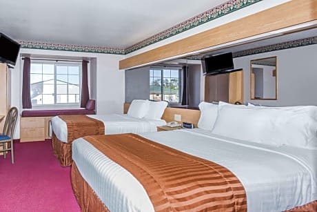 Queen Suite with Two Queen Beds- Disability Access- Non-Smoking