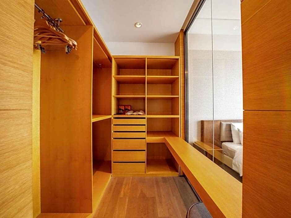 Grand Madison Qingdao Harbour-view Central（Former Qingdao Farglory Hotel）