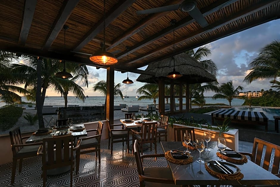 Casa del Jaguar Beach Hotel