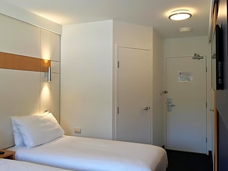 Standard Twin Room with Two Twin Beds