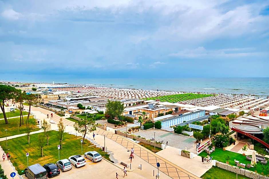 Hotel Caesar B&B Fronte Mare in Centro di Milano Marittima