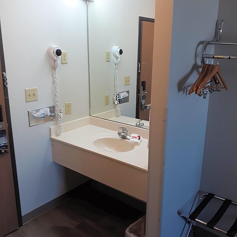 Super 8 by Wyndham Bethany MO