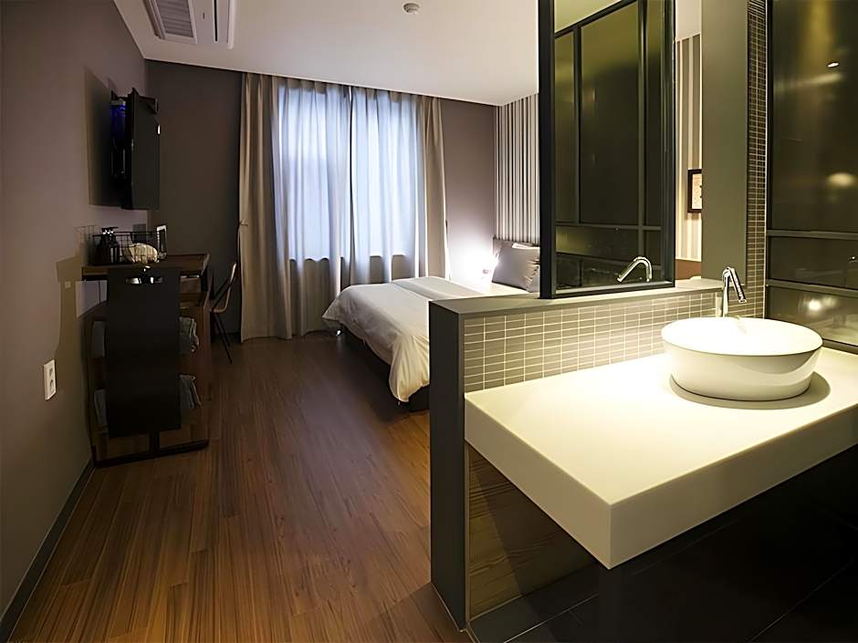 Brown Dot Hotel