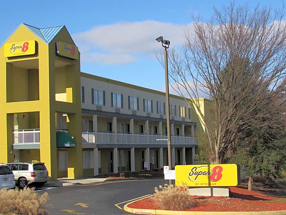 Super 8 by Wyndham New Cumberland