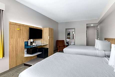 Studio Suite with Two Queen Beds and Bathtub - Non-Smoking