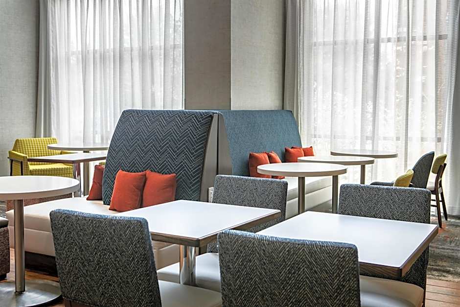 Hampton Inn By Hilton & Suites West Bend