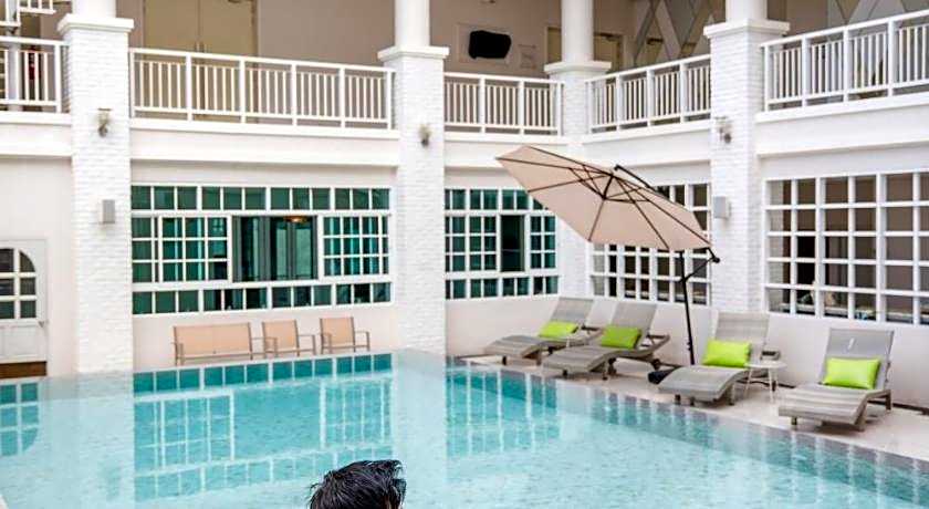 De Hug Hotel and Residence