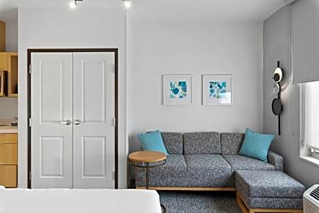 King Studio with Sofa Bed