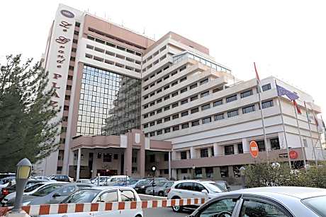 Le Grande Plaza Hotel