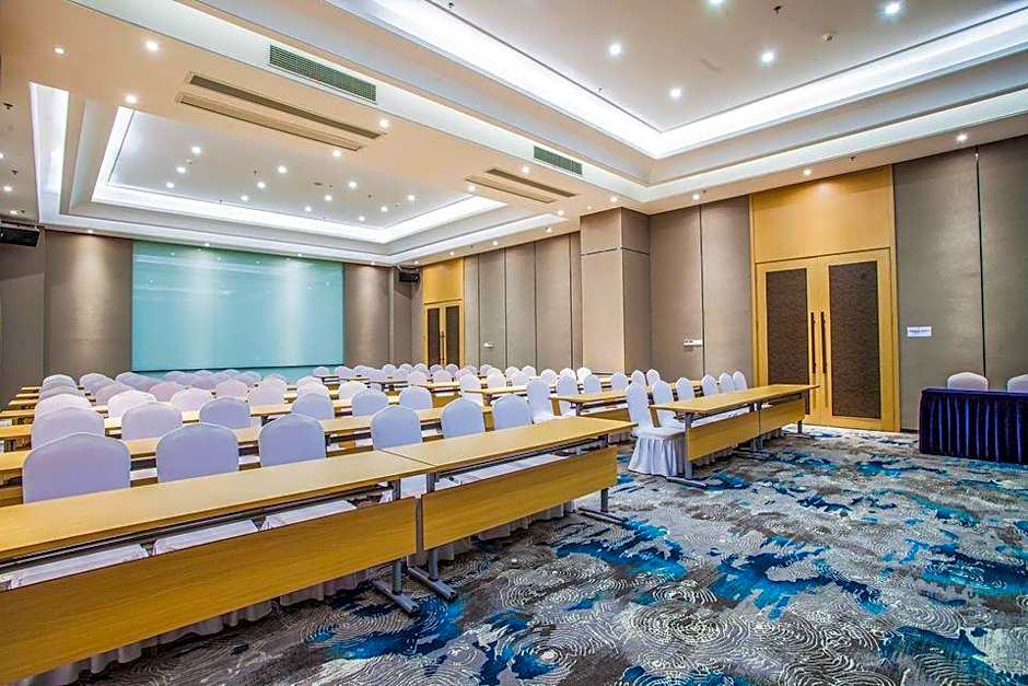 Atour Hotel (Jiangyin Binjiang Middle Road Sports Center)                                  