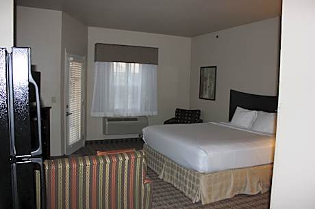 Efficiency King Suite Upgrade - Accessible/Non-Smoking