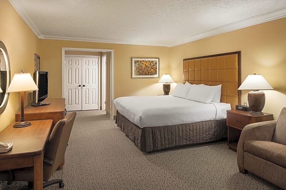Crowne Plaza Louisville Airport Expo Center, an IHG Hotel