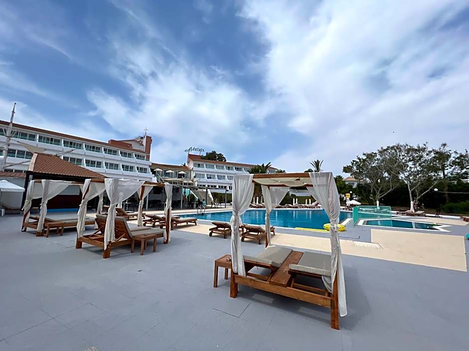 Adelais Bay Hotel