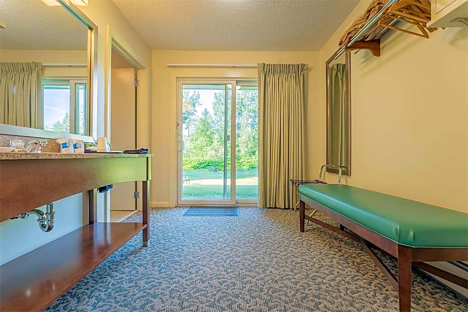 Sun & Ski Inn and Suites
