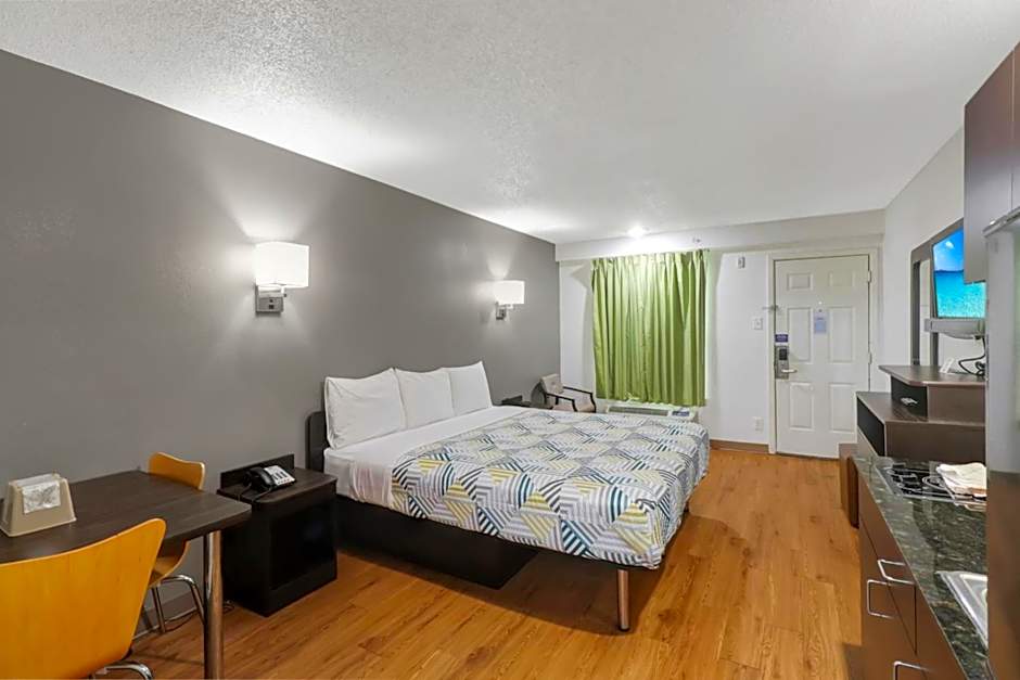 Studio 6-Bryan, TX - University Area