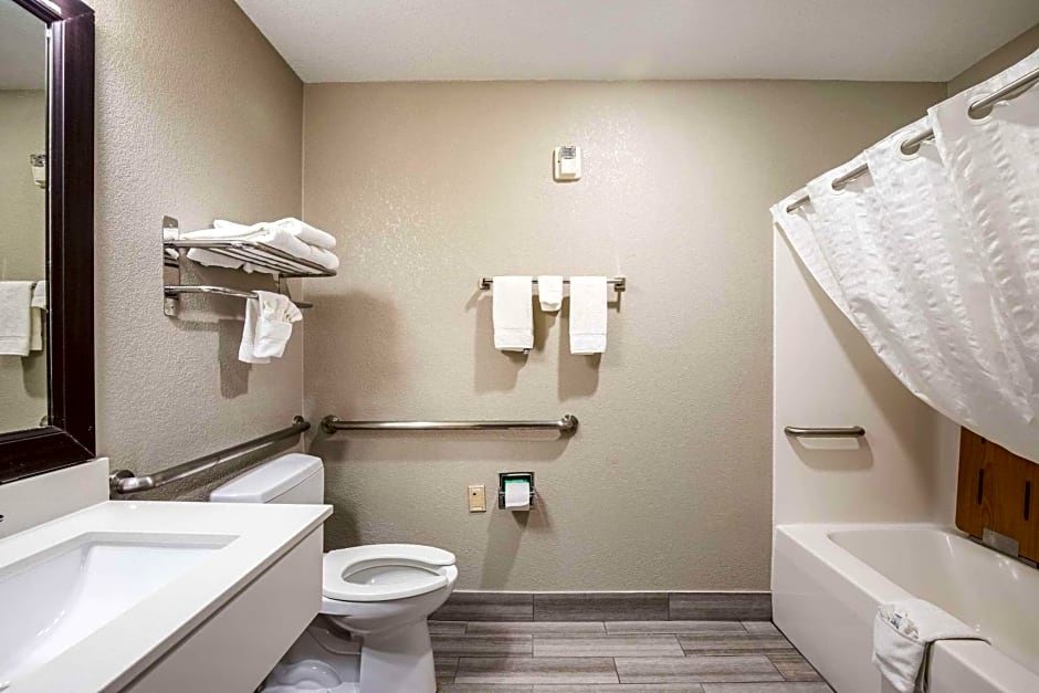 Quality Inn & Suites Lodi I-90