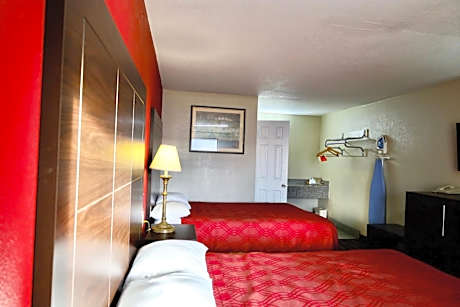 2 Queen Beds, Smoking