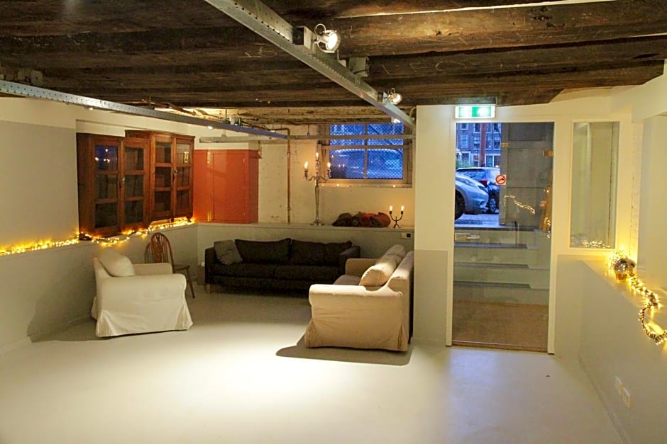 Top-notch apartment along canal in historic centre