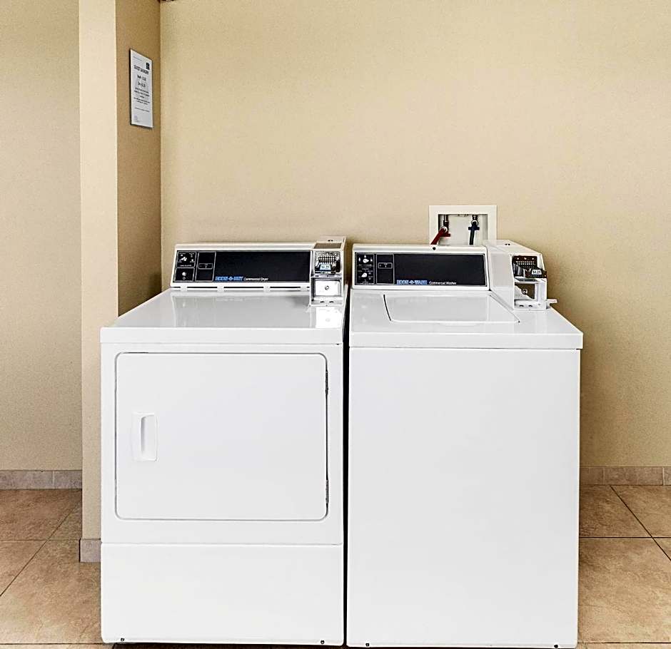 Cobblestone Hotel & Suites - Knoxville