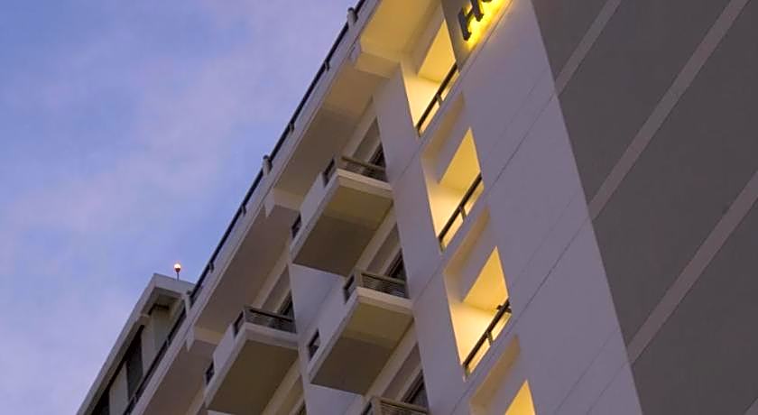 Hotel Santika Pandegiling Surabaya