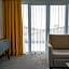 Leo Suites