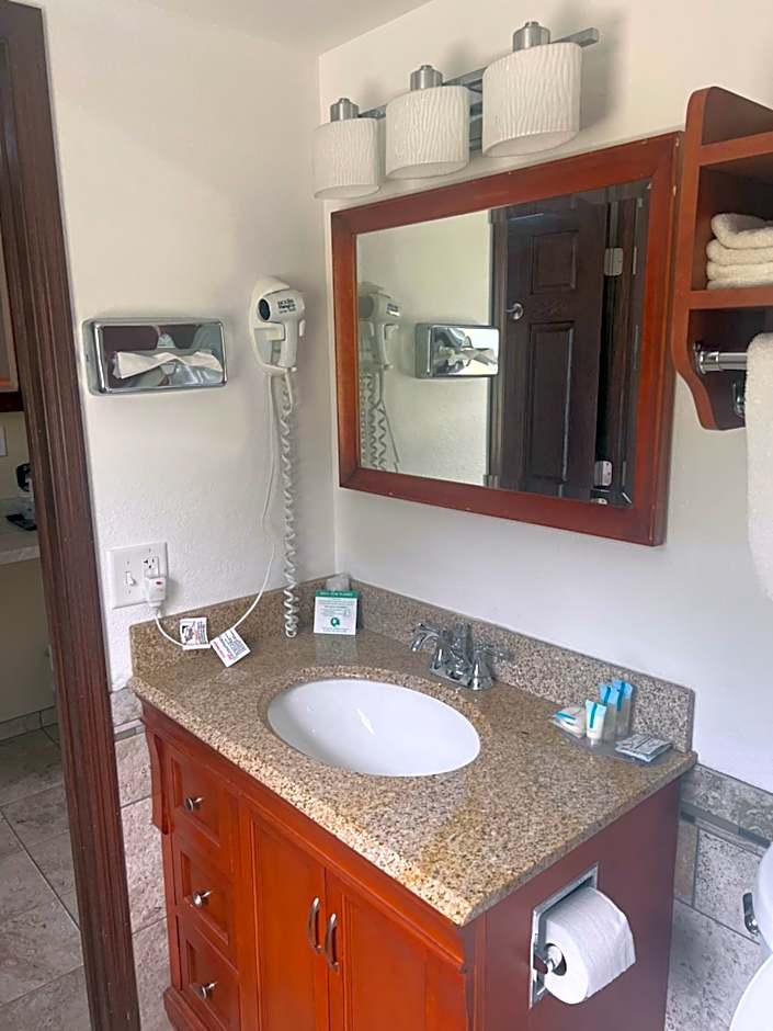 All Star Inn & Suites