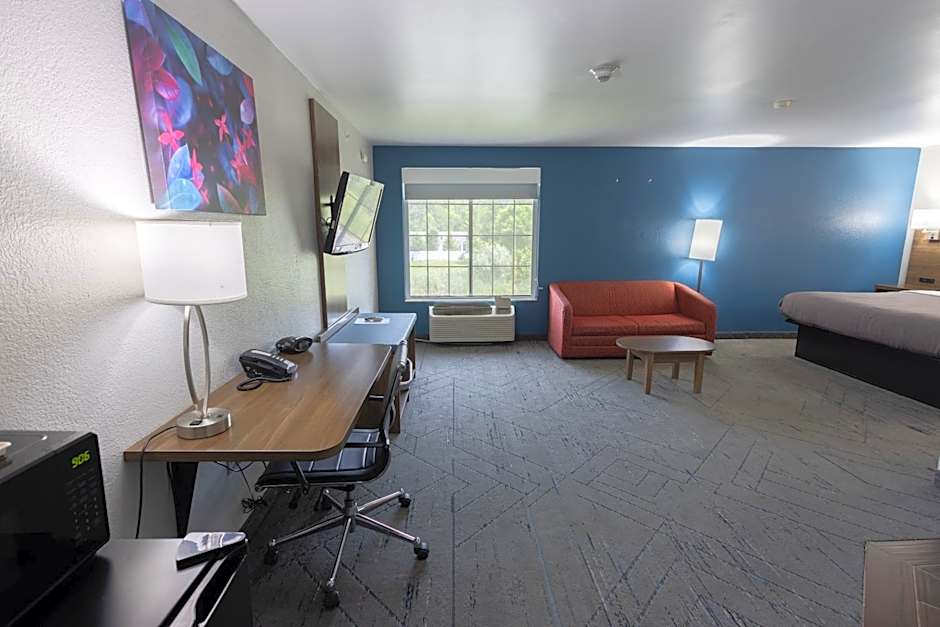 Countryside Inn and Suites