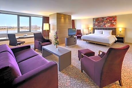 King Junior Suite with River View - Rhine Wing
