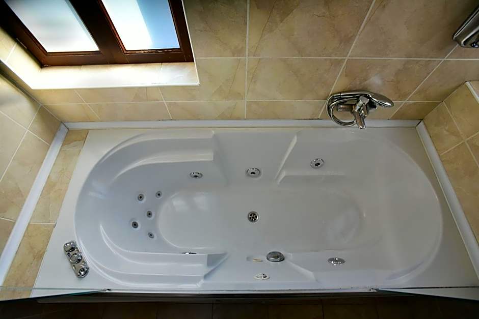 Cicerone Lodge Hotel