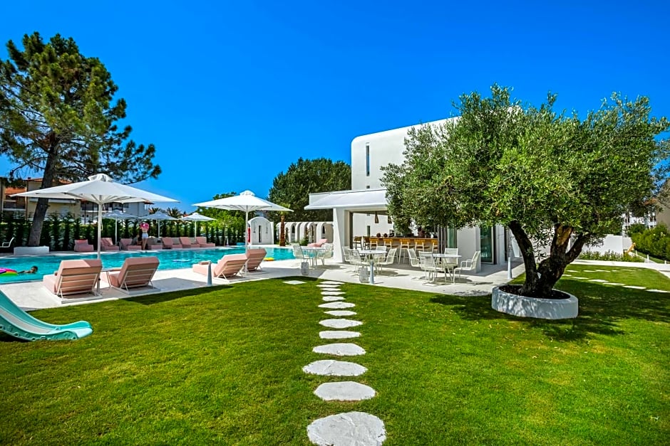 Cocoοns Suites & Villas Fourka