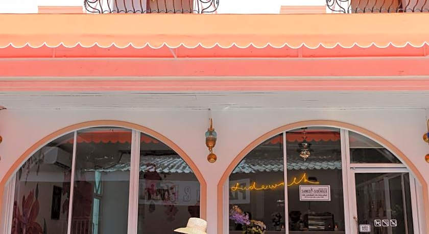 Sidewalk Boutique Hotel