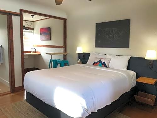 Sisters Motor Lodge