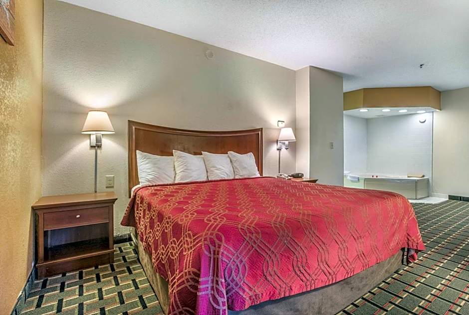 Econo Lodge Inn & Suites Marietta