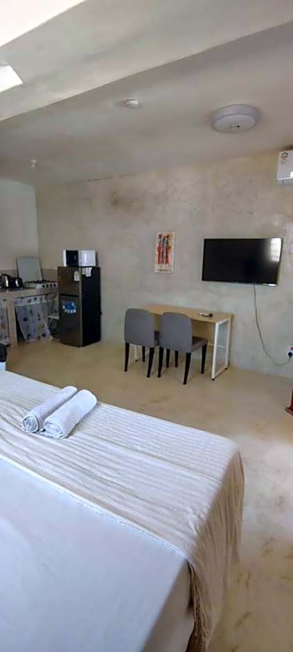 Kaleb's Beachfront Serviced Studio Apartments