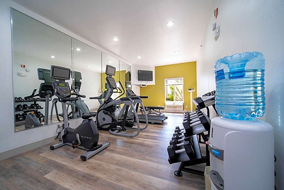 Holiday Inn Express Hotel & Suites Bedford By IHG