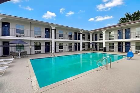 Motel 6-Bryan, TX - University Area