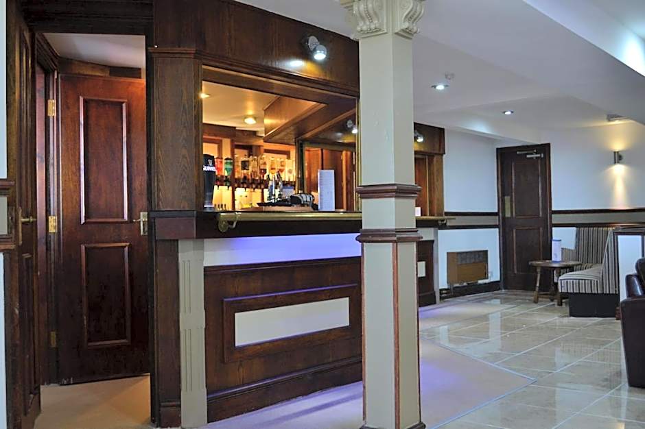 Photo 1 of 16 of Jini Hotel