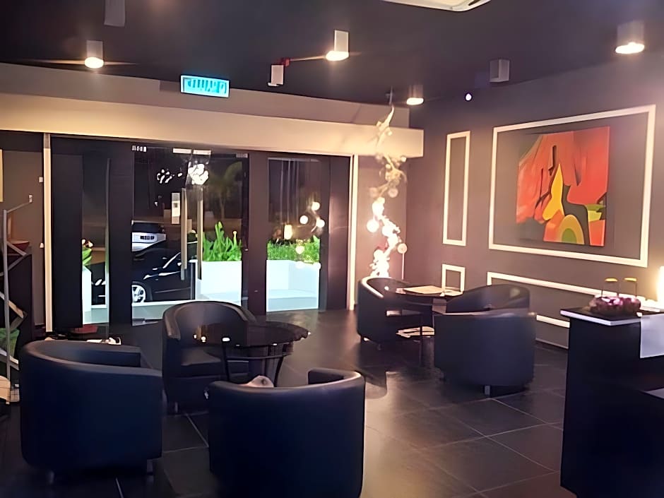 Cappuccino Hotel @ Mount Austin