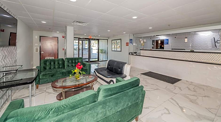 Jamestown inn & Suites