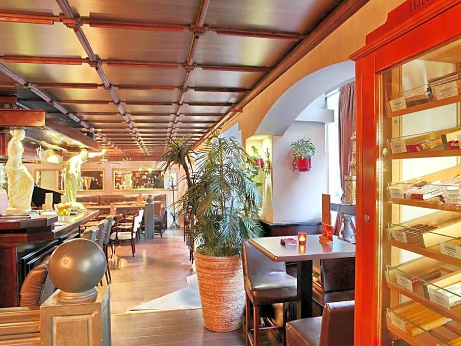 Queen's Astoria Design Hotel