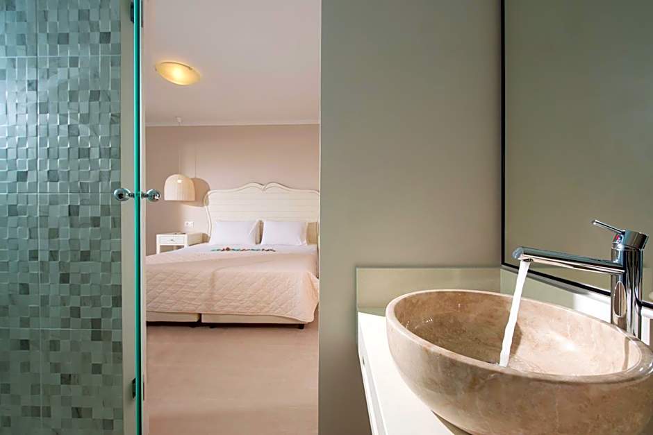 Notos Heights Hotel & Suites