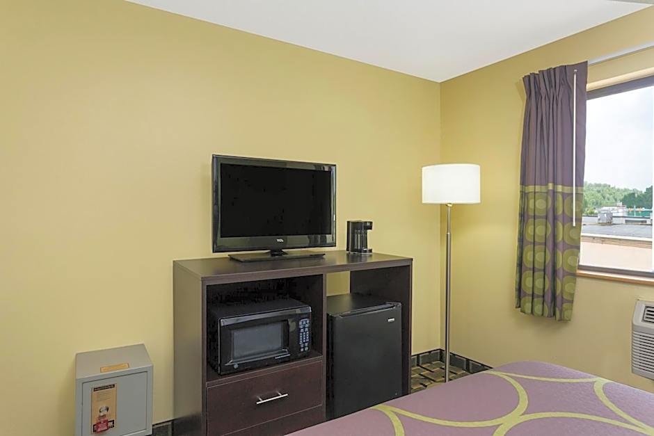 Super 8 by Wyndham Marietta